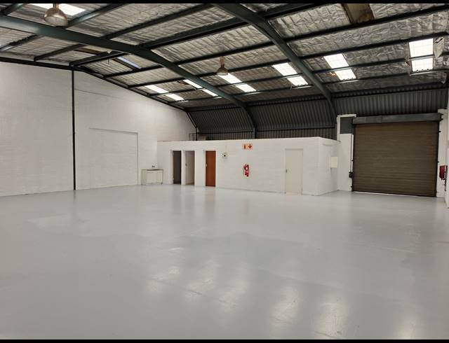 700M² WAREHOUSE TO LET IN KYA SANDS